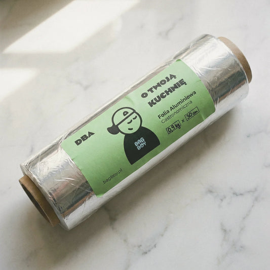 Folia aluminiowa BagBoy 0,9kg × 30cm – opakowanie z etykietą na marmurowym blacie.